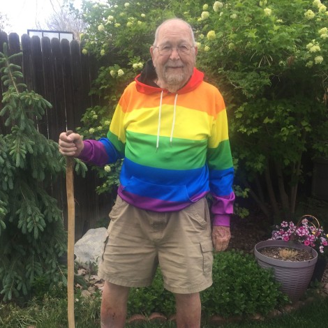 Abuelito se declara gay y busca a su amor de la juventud