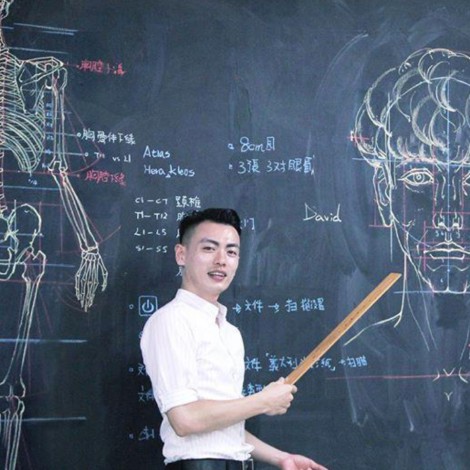 Profesor de Anatomía capta la atención de sus alumnos con sus dibujos