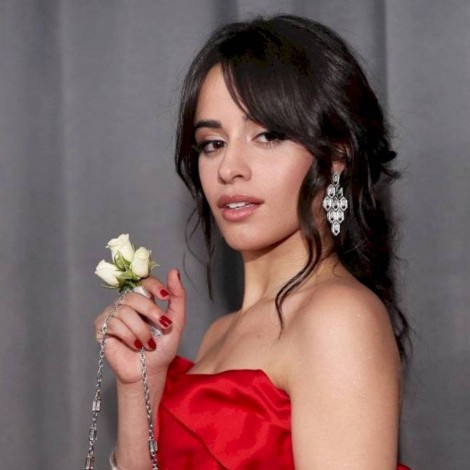 Revelan primeras imágenes de Camila Cabello como "Cenicienta"