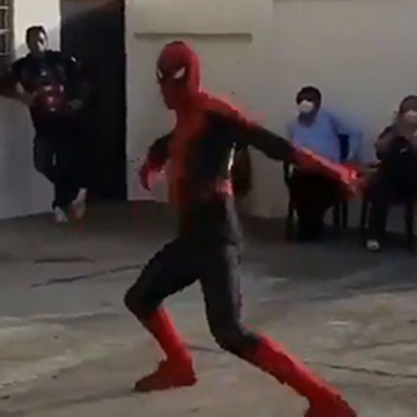 Spider-man se hace viral por bailar break dance en fiesta infantil