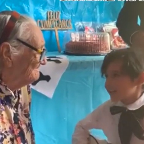 Niño le lleva serenata a su abuelita al estilo "Coco"