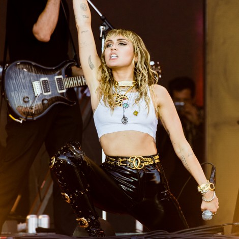 Miley Cyrus, de cantante pop a covers de Metallica