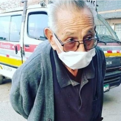 Abuelito de 84 años camina a diario para encontrar a su perrito
