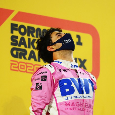 Checo Pérez rompe en llanto al escuchar el Himno Nacional tras ganar la F1