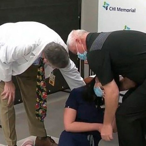 Enfermera recibe vacuna y se desmaya en plena transmisión en vivo
