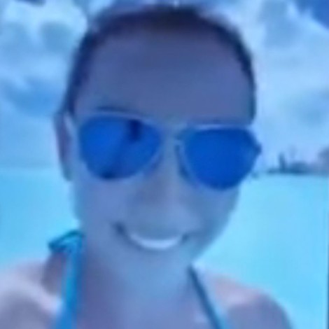 Alumna toma clase desde la playa en Cancún y se viraliza