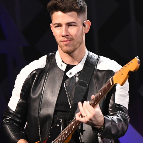 Nick Jonas presenta nuevo single y rompe esperanza de reunión con Jonas Brothers