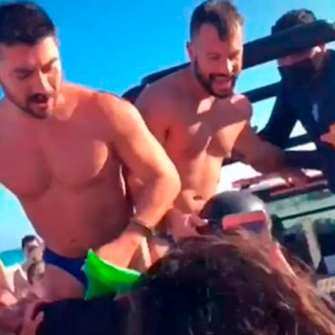 Detienen a pareja gay por besarse en la playa
