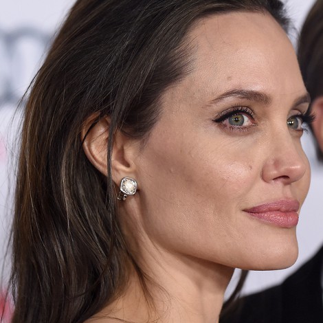 ¡Tiene "pruebas"! Angelina Jolie acusa de violencia doméstica a Brad Pitt