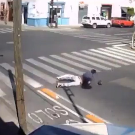 Video de ciclovía en Puebla se viraliza, todo el que pasa se tropieza