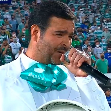 Pablo Montero se hace viral por cambiar letra del Himno Nacional