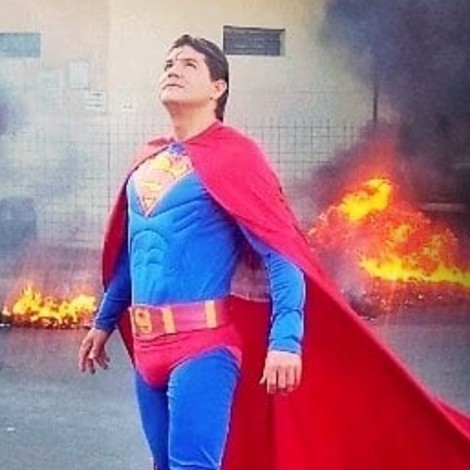 “Superman” brasileño intenta detener un autobús con la mano y termina atropellado