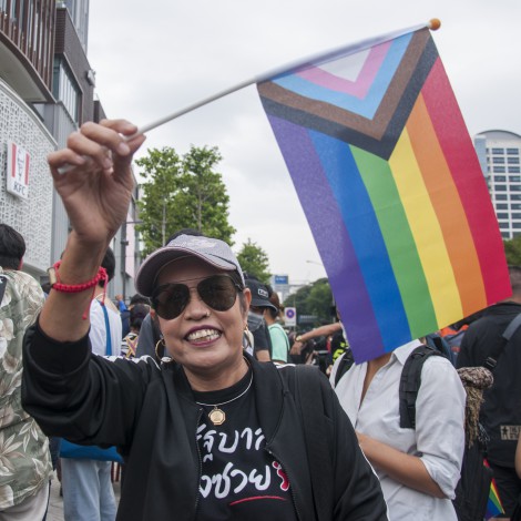 La bandera de la comunidad LGBT+ tiene nuevos colores y estos son los significados