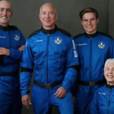 ¡Impresionante! Jeff Bezos completa viaje histórico hacia el espacio