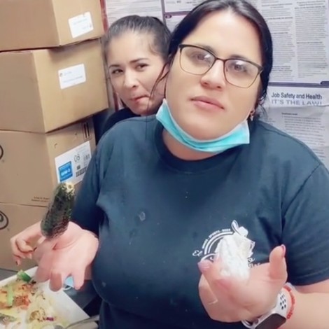 Mujer come "chile toreado" para burlarse de los mexicanos y casi se ahoga