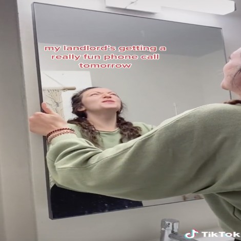 Mujer encuentra departamento detrás del espejo de su baño, lo comparte en TikTok y se vuelve viral