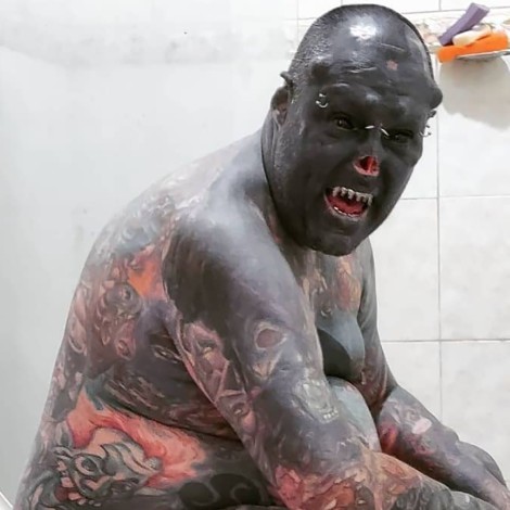 Hombre decide operarse y tatuarse todo el cuerpo para convertirse en un orco