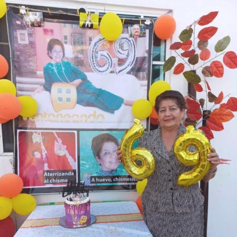 Abuelita celebra su cumpleaños con temática de Pati Chapoy, ama el chismecito