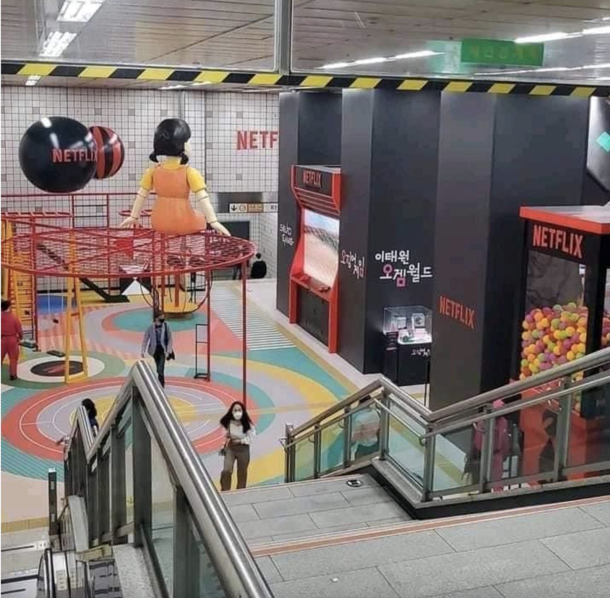 Estación del metro en Corea recrea escenario de "El Juego del Calamar"