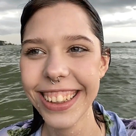 Video de joven en medio del mar causa revuelo en TikTok