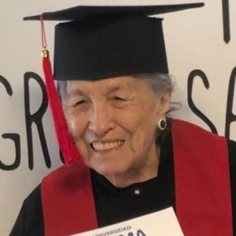 Abuelita se convierte en ejemplo a seguir luego de graduarse a los 93 años