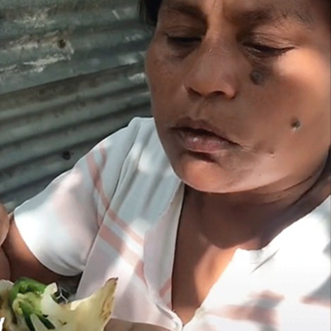 Mujer muestra cómo hace comida "humilde" solo con 50 pesos