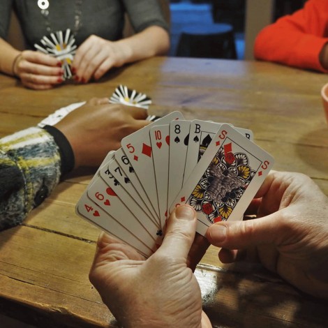 Crean juego de póker con género neutral, adiós al rey y la reina