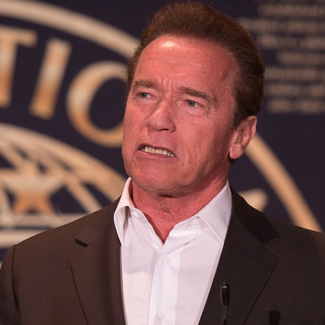 Arnold Schwarzenegger sorprende a fans al convertirse en Zeus para nuevo proyecto
