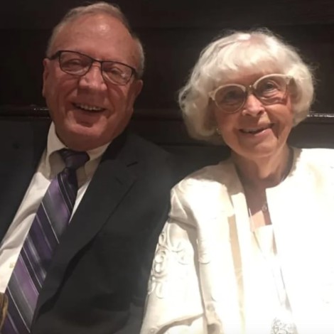 Mujer de 90 años se casa con su mejor amigo a petición de su difunto esposo