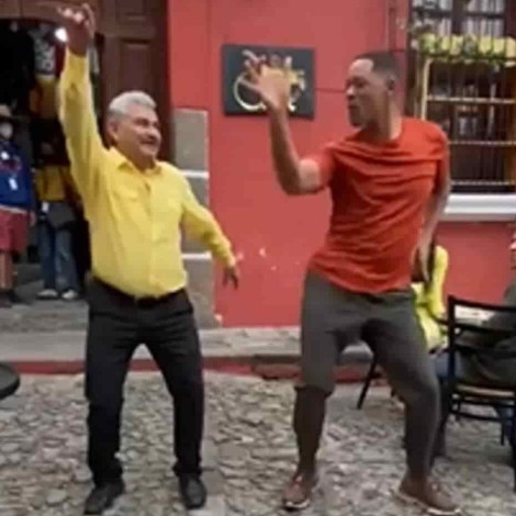 Lobo Vázquez le enseña a bailar a Will Smith en Guatemala