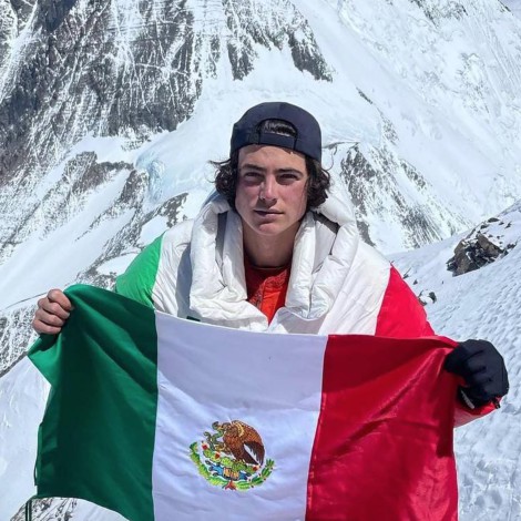 Mexicano de 19 años rompe récord al subir el Monte Everest