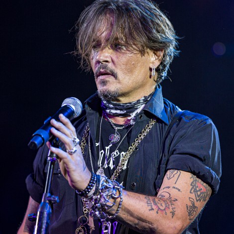 Johnny Depp sorprende al cantar y toca la guitarra en concierto de Jeff Beck tras juicio contra Heard