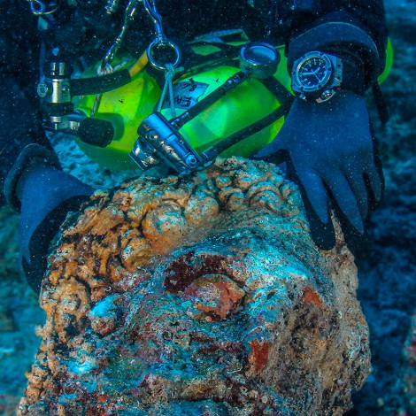 Descubren cabeza gigante idéntica a Hércules en el mar Egeo