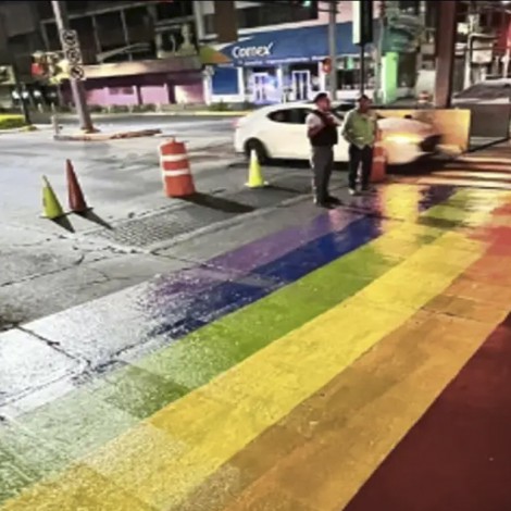 Personas denuncian que borraron arcoíris LGBT en cruce peatonal de Guanajuato