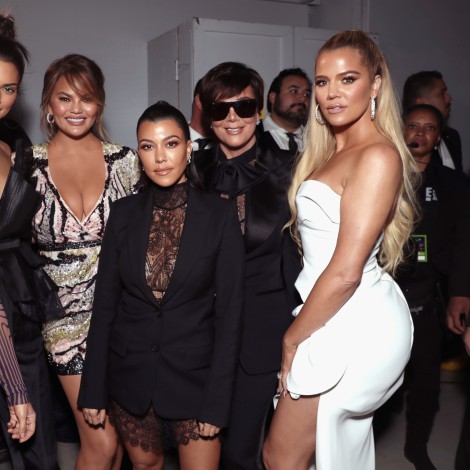 Khloé Kardashian apuesta por un look más natural y sin implantes, mira las fotos