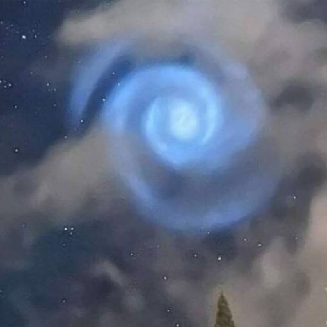 Aparece extraño remolino de luces en el cielo de Nueva Zelanda