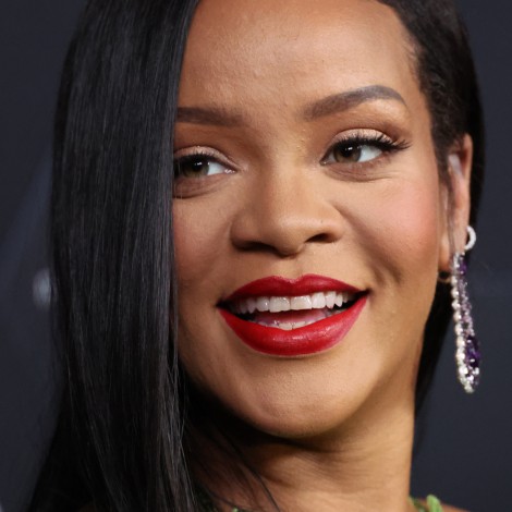 Rihanna es captada tras dar a luz y su aspecto sorprende a todos