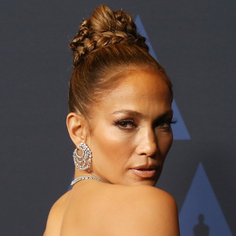 Jennifer Lopez celebra su cumpleaños posando en la playa
