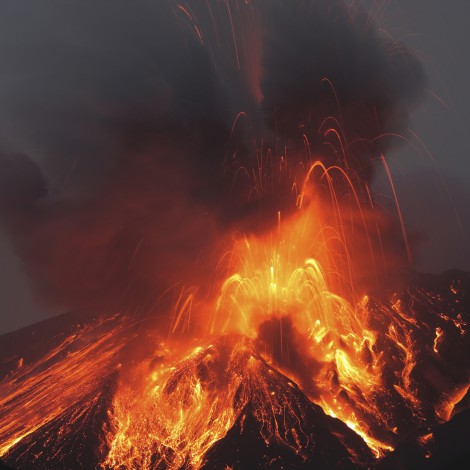 ¡De terror! Japón emite alerta máxima por erupción del volcán Sakurajima