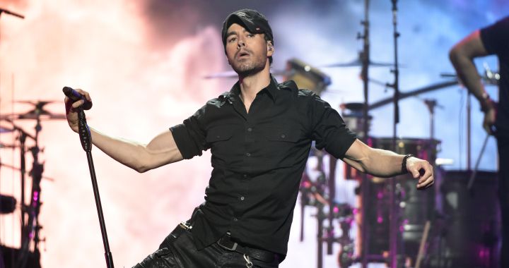 Enrique Iglesias Beso: Critican A Enrique Iglesias Por Responder Al ...