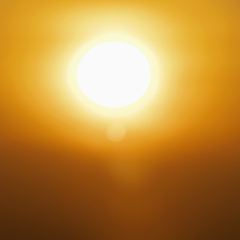 NASA capta foto del sol "sonriendo" y los científicos se preocupan