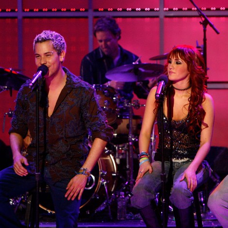 ¿RBD lanzará nueva música?; Dulce Maria compartió foto en estudio de grabación