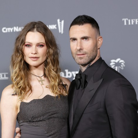 Adam Levine y Behati Prinsloo reciben a su tercer bebé tras polémica de infidelidad