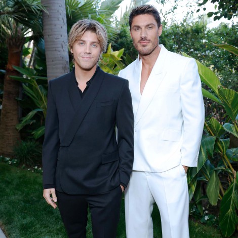Actor de “Euphoria” y “You” se casa con estilista de Kim Kardashian