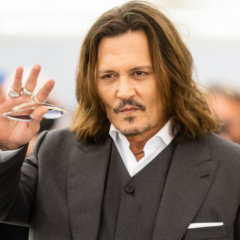 Johnny Depp recibe ovación de siete minutos en Cannes y casi rompe en llanto