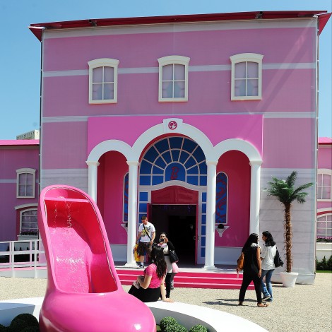 La fantasía se hace realidad: Conoce la réplica en tamaño real de la casa de Barbie