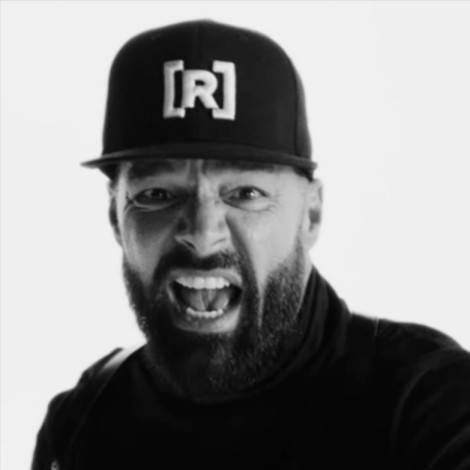 Residente lanza “Quiero ser baladista” con un polémico video protagonizado por Ricky Martin