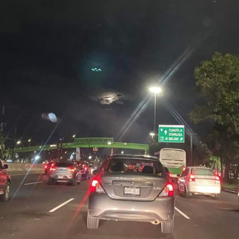 Captan a OVNI sobrevolando en Calzada Ignacio Zaragoza
