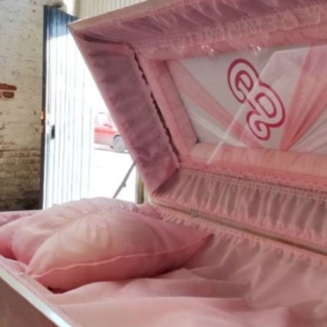 Crean ataúd con temática de Barbie en Irapuato