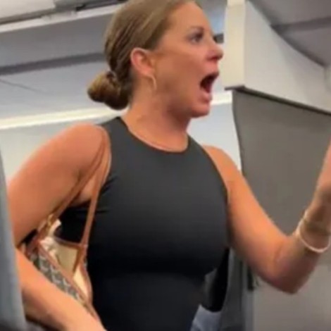 Mujer habla por primera vez sobre el pasajero de avión que aseguró “no era real”